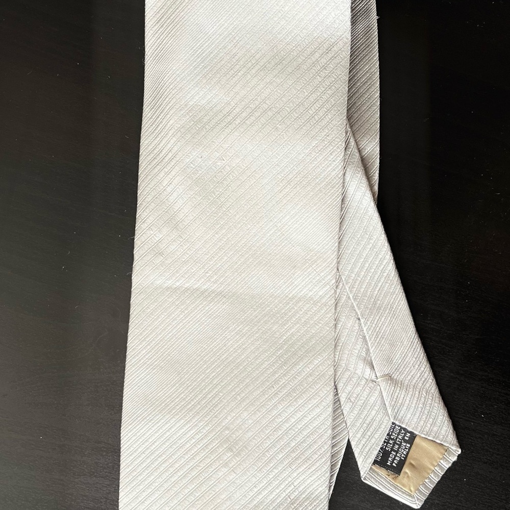 Armani Collezioni Elegant Silver Tie